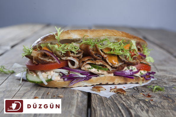 Hähnchen-Döner-Kebab, gegrillt, vom Spieß geschnitten